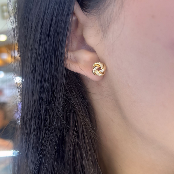 Aretes Nudo Diamantado Mediano